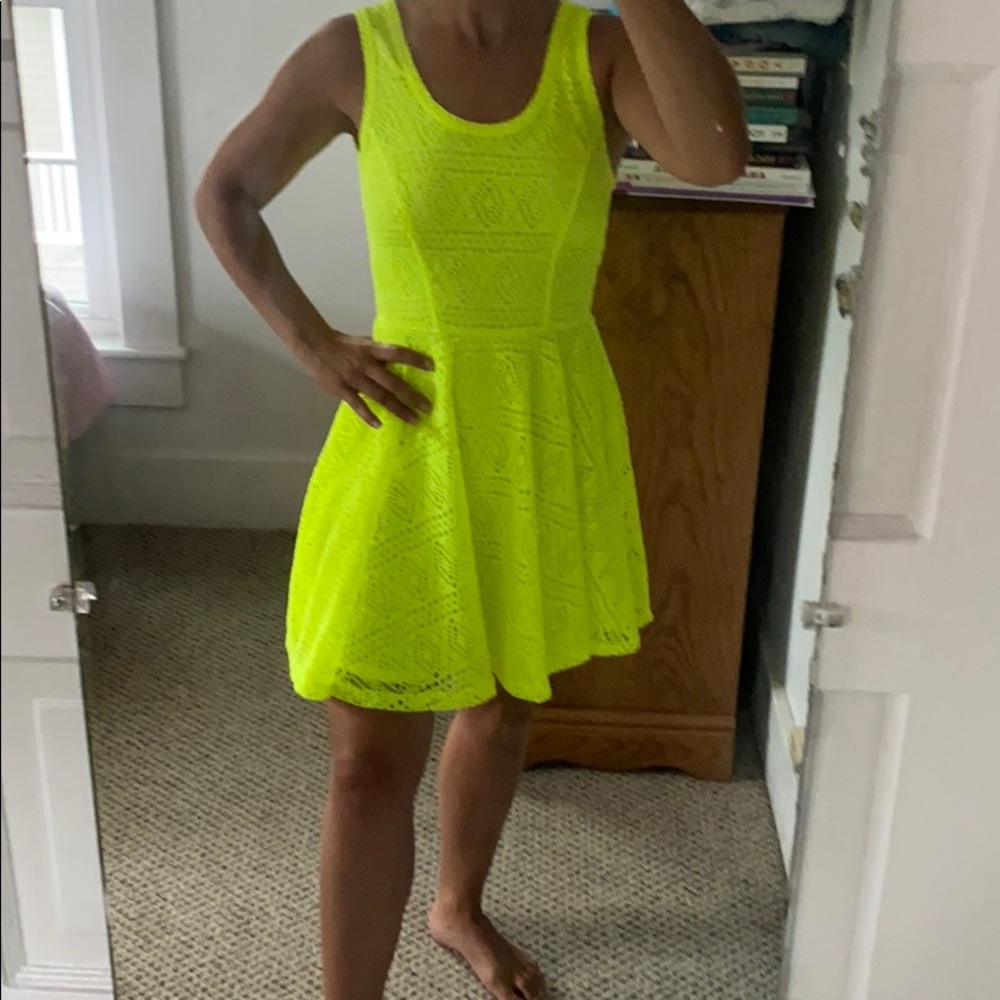 Yellow Express Dress - Picture 2 of 5